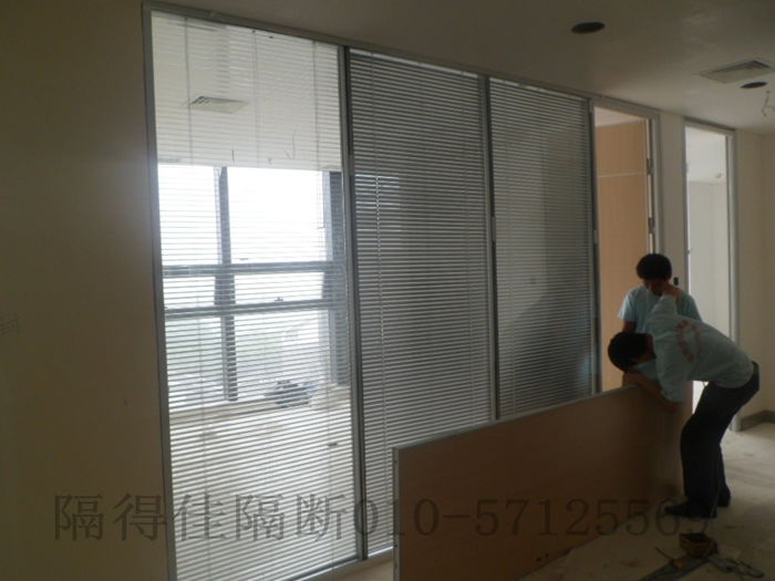 带百叶隔断系统门