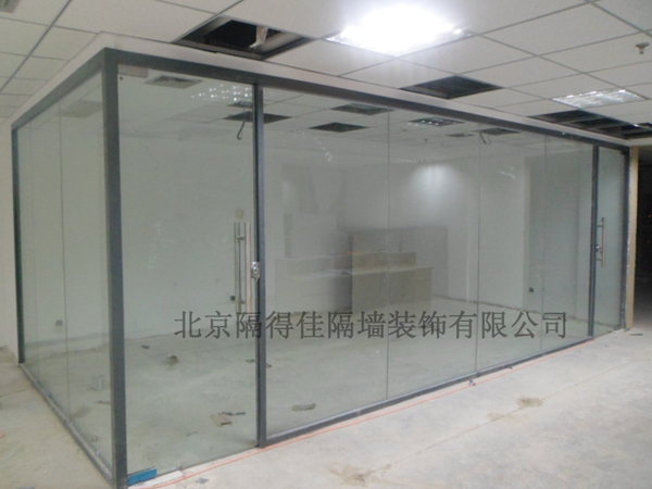 办公室玻璃隔断 四种常见的玻璃隔断设计
